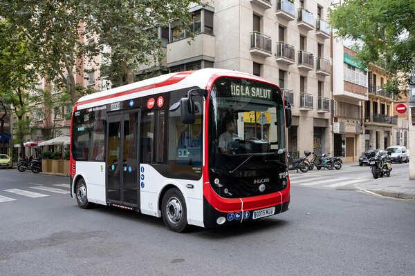 Nou mini-bus 100% elèctric d'INDRA. /Foto: M.A. CUARTERO (TMB)