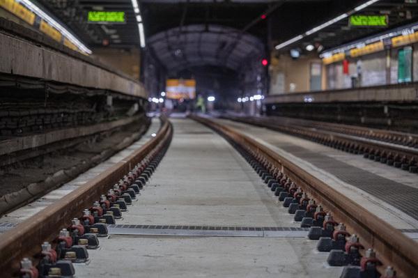 Les obres de renovació integral de 6 quilòmetres de via a l'L4 de metro avancen al ritme previst / Foto: Pep Hererro (TMB)