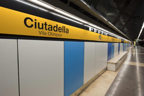 Andana de l'estació Ciutadella / Vila Olímpica de la L4 de metro / Foto: Miguel Ángel Cuartero (TMB) 