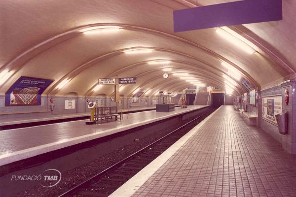 L’estació de La Sagrera (L1) el 1974, 20 anys després de la seva inauguració encara mantenia el seu disseny original / Arxiu Fundació TMB