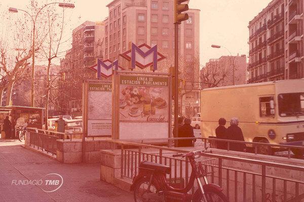 Accés de l'estació Parlament (actual Poble Sec) l'any 1978 / Foto: Arxiu TMB