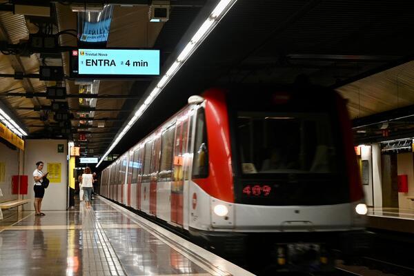 Mostra de les noves pantalles d'informació al metro. /Foto: PEP HERRERO (TMB)