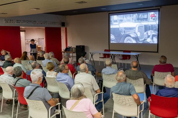 Els assistents en un moment de la jornada el Dia de la Gent Gran a l'Espai Gaudí / Foto: Miguel Ángel Cuartero (TMB)