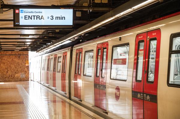 Les noves pantalles digitals arriben a més del 50% de les estacions de les línies convencionals de la xarxa de metro / Foto: TMB