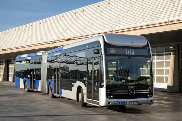 El bus articulat en proves. /Foto: M.A. Cuartero (TMB)