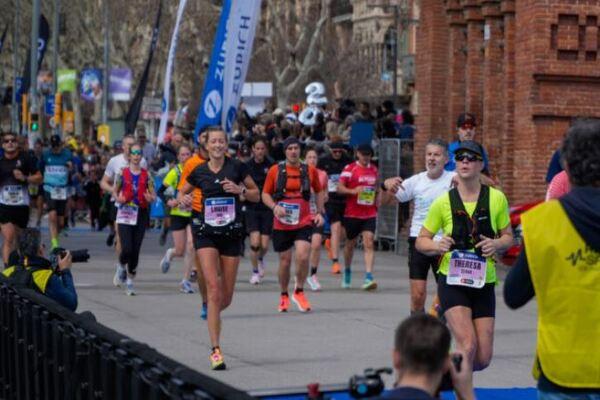 Imatge d'una edició anterior de la marató al seu pas per Arc de Triomf / Foto: Ajuntament de Barcelona