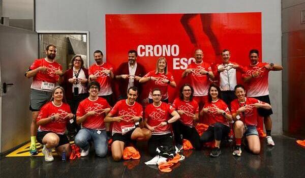 Cronoescalada solidària al metro de Barcelona. /Foto: Pep Herrero (TMB)