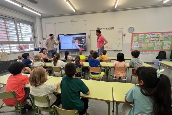 Els alumnes de 2n A de Primària de l'escola Auró, en un moment de la formació de TMB Educa / Foto: TMB