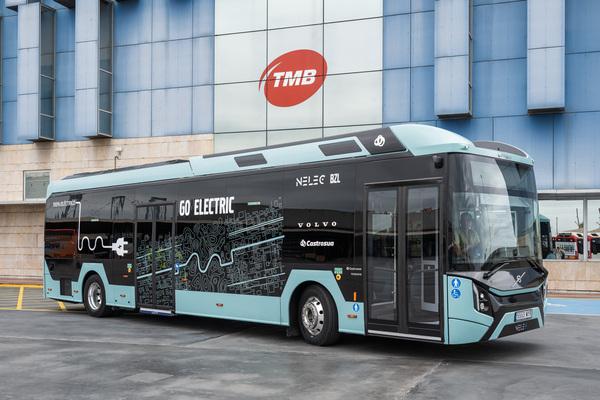 El nou model Volvo BZL elèctric a la cotxera de Triangle / Foto: Edu Pedrocchi