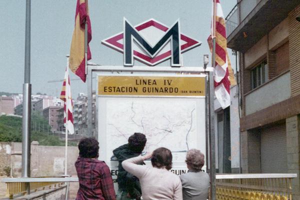 Guinardó (San Quintín) era el nom inicial de l'estació Guinardó / Hospital de Sant Pau, aquí el dia de la inauguració el 1974 / Foto: Arxiu Fundació TMB Guinardó (San Quintín) era el nom inicial de l'estació Guinardó / Hospital de Sant Pau, aquí el dia de la inauguració el 1974 / Foto: Arxiu Fundació TMB