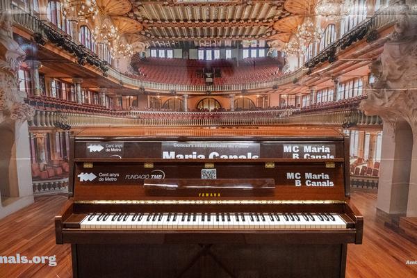 El piano de paret porta des del mes de març instal·lat a l'estació de Diagonal, ara es quedarà de forma permanent al metro / Foto: Miguel Ángel Cuartero (TMB)