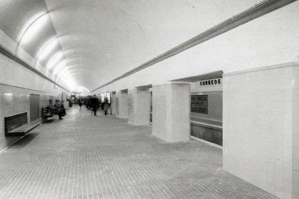 Tal com era l'estació de Correus l'any 1958 / Foto: Arxiu Fundació TMB