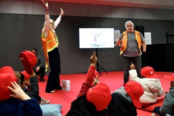 La canalla gaudint del conta-contes solidari a Badalona Pompeu Fabra / Foto: Miguel Àngel Cuartero