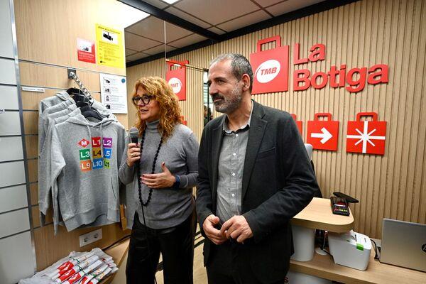 La presidenta de TMB, Laia Bonet, i el conseller delegat de TMB, Xavier Flores, durant l'acte de presentació de La botiga de TMB / Foto: Miguel Ángel Cuartero (TMB)