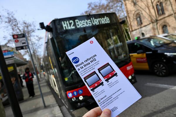 La línia H12 reforça en seu tronc central amb més vehicles / Foto: Pep Herrero (TMB)