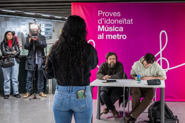 Una aspirant davant del jurat de les proves d'idoneïtat aquest matí a Universitat / Foto: Pep Herrero (TMB)