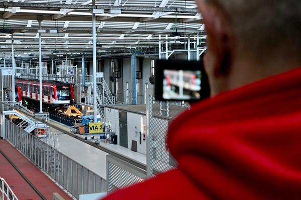 Visites al ZAL durant l'Open barris. /Foto: PEP HERRERO