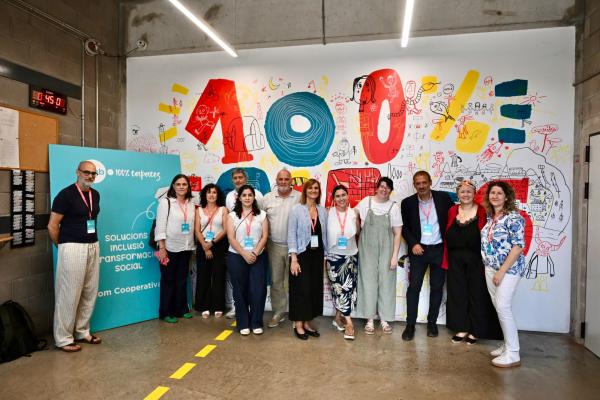 Les entitats col·laboradores en la nova guia en lectura fàcil per viajar en metro / Foto: Pep Herrero  (TMB)