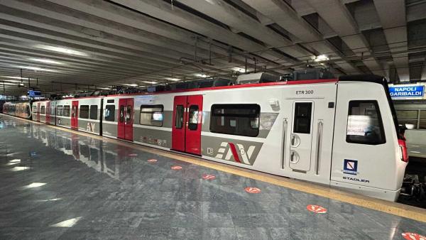 Nou tren de la xarxa circumvesuviana. /Foto: EMV
