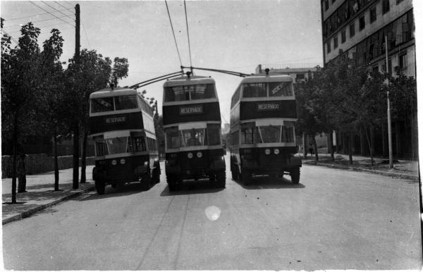Presentació dels primers troleibusos, any 1941 / Foto Arxiu TMB Presentació dels primers troleibusos, any 1941 / Foto Arxiu TMB