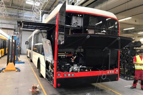 Autobús Urbino 18 en fabricació als tallers de Solaris / Foto: Viserveis