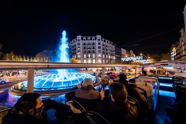 Més de dos milers de persones han fet el nou recorregut per la il·luminació nadalenca de la ciutat / Foto: Pep Herrero (TMB)