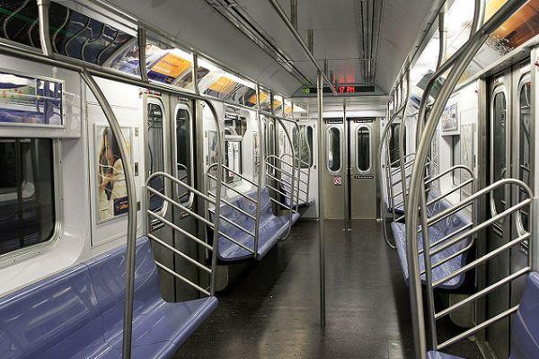 Una imatge d'un tren del metro de Nova York / Foto: Usuari @absolutwade a Flickr