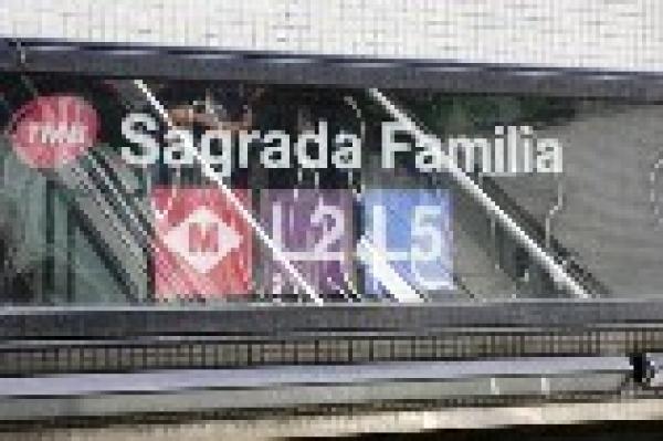 Rètol de l'estació de Sagrada Família