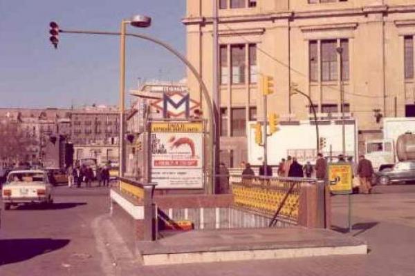 Accés a l'estació Barceloneta l'any 1977, avui desaparegut / Arxiu TMB