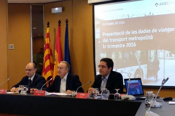 D'esquerra a dreta: Enric Cañas, conseller delegat de TMB; Antoni Poveda, vicepresident de Mobilitat de l'AMB; i Joan Maria Bigas, director de Mobilitat i Transport de l'AMB / Foto: TMB