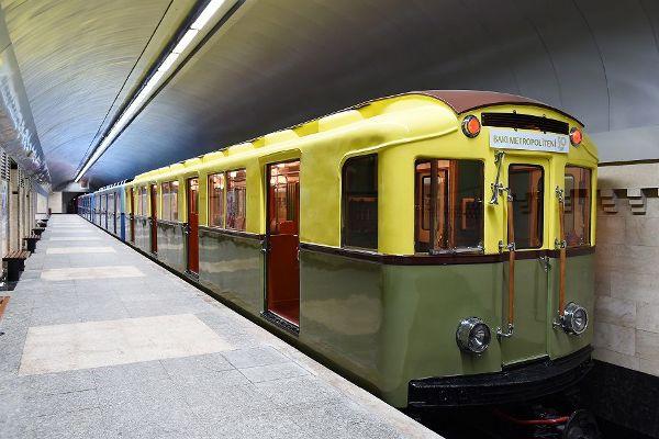 Imatge del comboi restaurat amb motiu del 50è aniversari del metro de Bakú / Imatge: web metro de Bakú