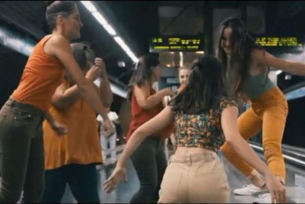 Un dels escenaris del videoclip de la cançó Amchoor és l'estació de metro El Coll - La Teixonera / Imatge: Videoclip de la Balkan Paradise Orchestra