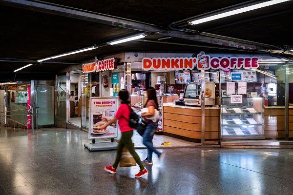 Establiment Dunkin Donuts a Universitat / Foto: Pep Herrero (TMB)