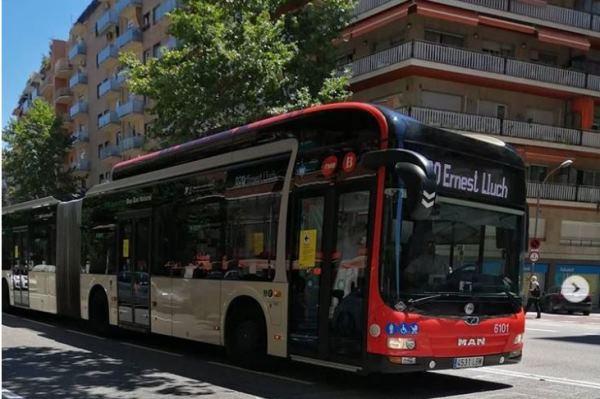 Un autobús de TMB circulant per l'Avinguda Madrid / Foto: @autobuserokny 