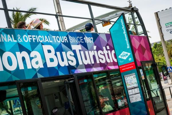 Cotxe del Barcelona Bus Turístic en una parada del front marítim / Foto: Pep Herrero (TMB)