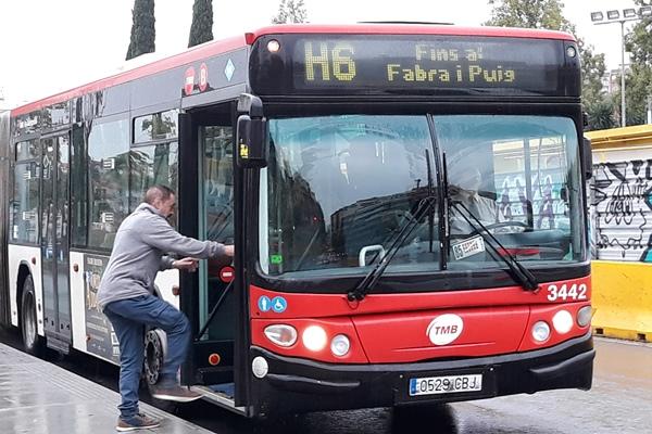 Autobús de la línia H6 amb destinació Fabra i Puig / Foto: TMB