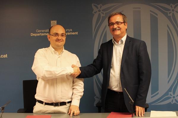 Enric Cañas i Melcior Arcarons en la firma del conveni / Foto: Departament d'Ensenyament
