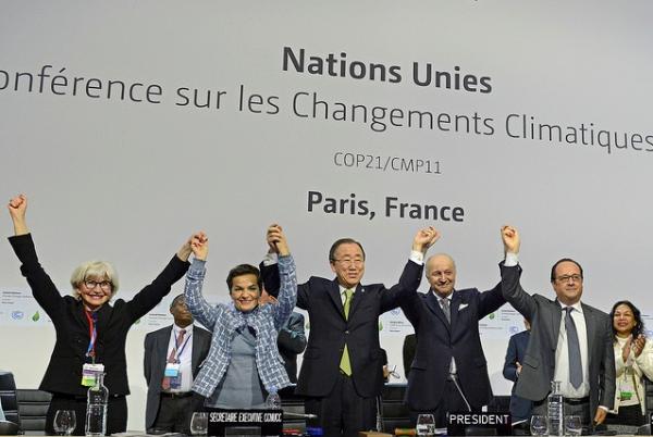 Alegria per l'acord final de la cimera del clima de París, el 2015 / Foto: UNFCCC