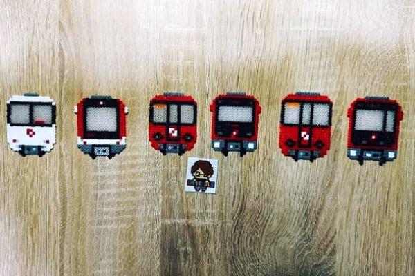Reproduccions de diferes sèries del metro de Barcelona / Foto: gamer_beads a Instagram