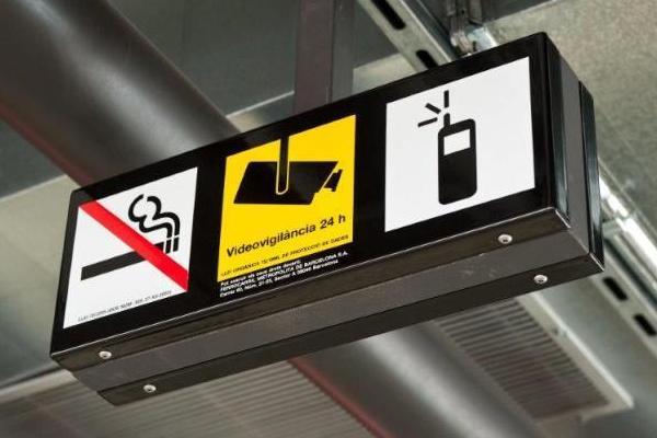 Pictograma de telefonia mòbil al metro / Foto: TMB
