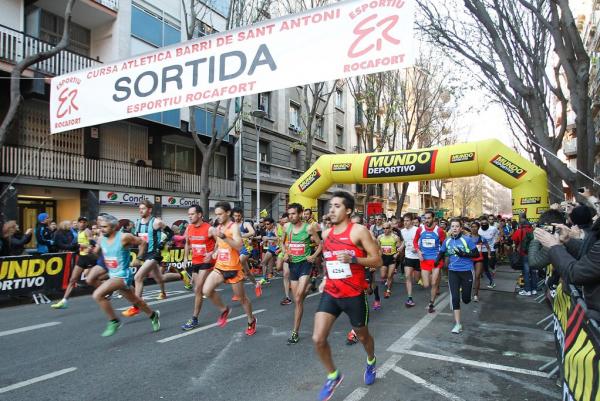 Els atletes en un moment de la cursa, la passada edició / Foto: Web Cursa Sant Antoni (Jordi López)
