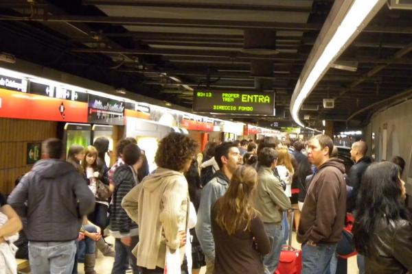 L'estació de Catalunya de la línia 1 de metro, un diumenge a la matinada / Foto: TMB
