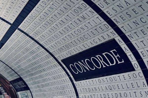 L'estació de metro Concorde, a París, recorda una gran sopa de lletres / Imatge: Olivier Jully