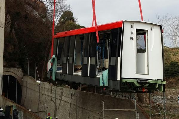 El tercer cotxe del funicular en ple vol / Foto: TMB