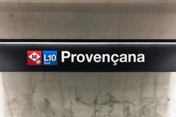Rètol de l'estació de metro de Provençana / Foto: TMB