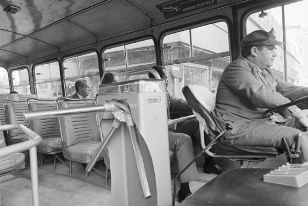 Interior d'un microbús Barreiros cap a l'any 1970 / Foto: Francesc Català-Roca
