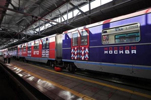 Tren tematitzat per commemorar els 870 anys de la ciutat de Moscou / Imatge: eldiario.es 