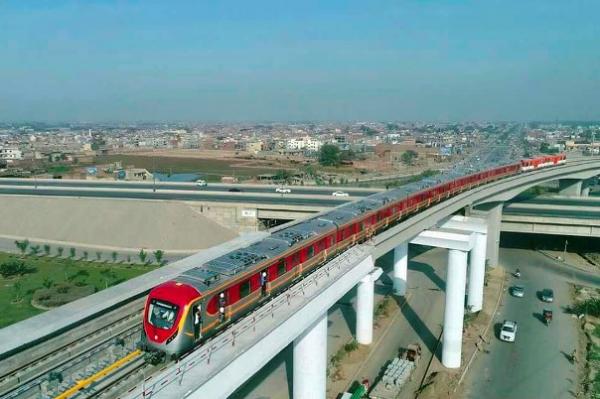 La línia Taronja del metro de Lahore en funcionament / Foto: CPEC