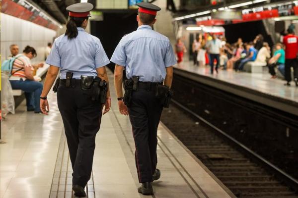 Patrulla de Mossos d'Esquadra al metro / Foto: Pep Herrero (TMB)