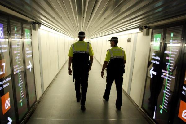 Patrulla uniformada de la Guàrdia Urbana al metro / Foto: ACN